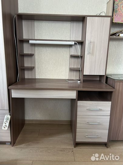 Рабочий стол для школьника