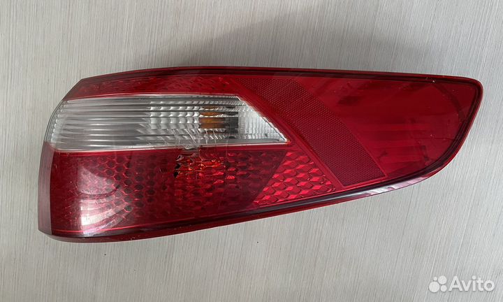 Задний правый фонарь киа Рио 3