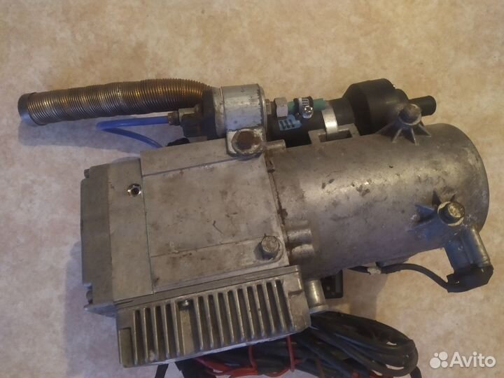 Продам автомобильный подогреватель Hydronic 10 12V