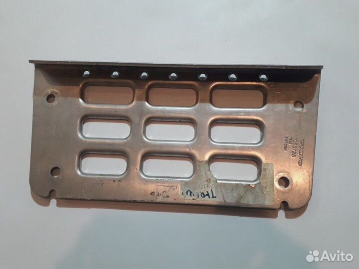 Накладка подножки левая верхняя volvo оригинал