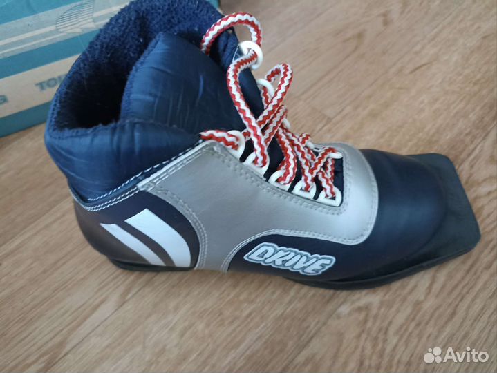 Лыжные ботинки детские 33 размер