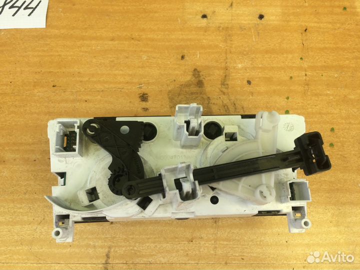 Блок управления климат-контролем Peugeot 308