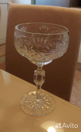 Ваза хрустальная на ножке