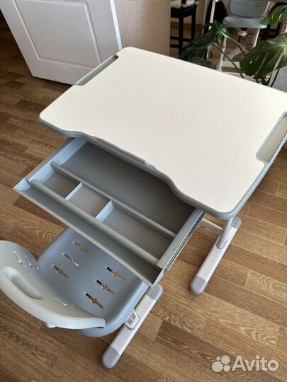 Детский стол со стулом