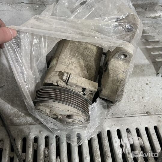 Компрессор кондиционера Лада приора halla