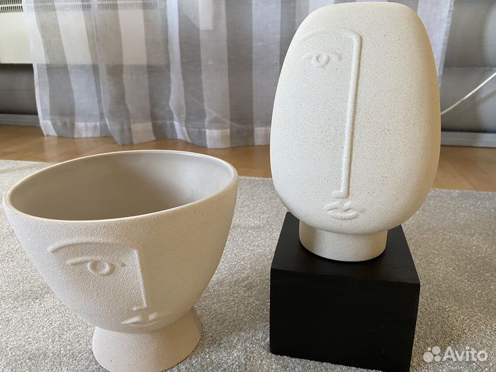 Кашпо и статуэтка