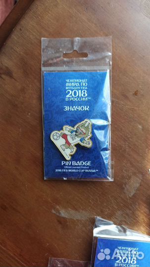 Официальные значки чм по футболу 2018года