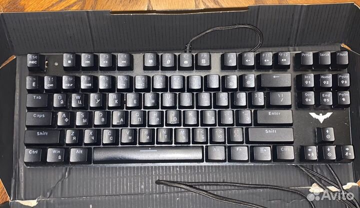 Механическая клавиатура на красных свичах