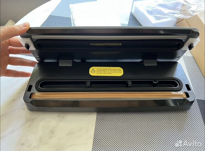 Вакуумный упаковщик продуктов