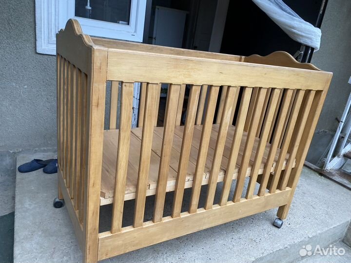 Детская кроватка.из чистого дерева