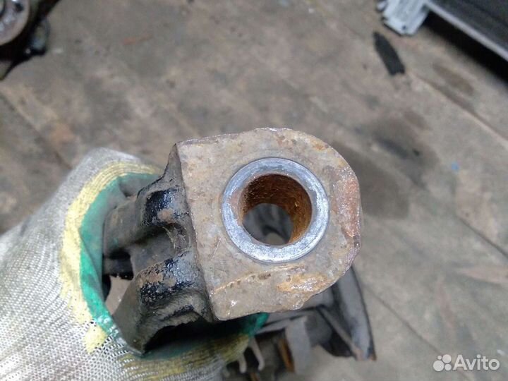 Кулак передний левый, правый touareg 7L