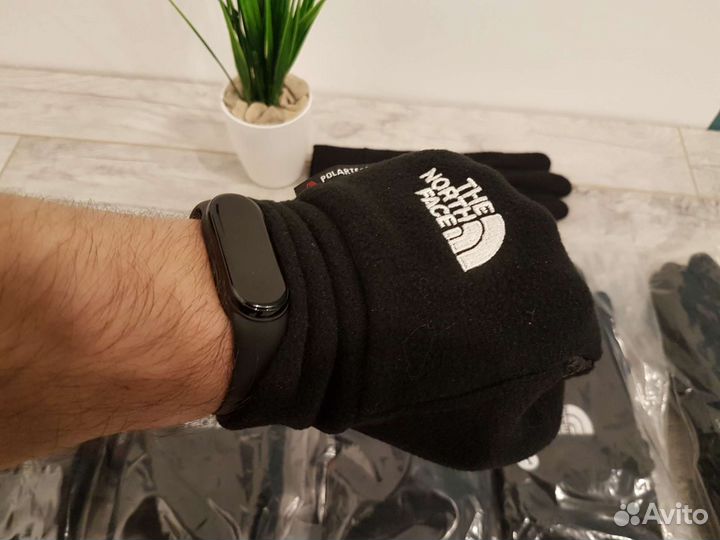 Перчатки The North Face на флисе