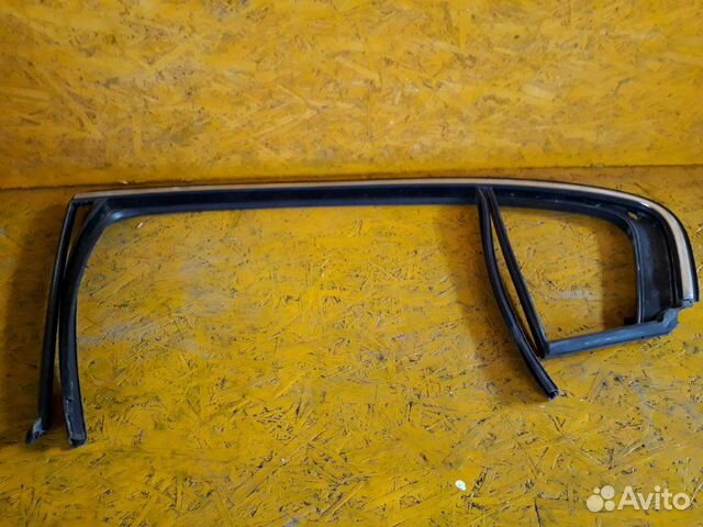 Уплотнительная резинка задняя левая Volkswagen