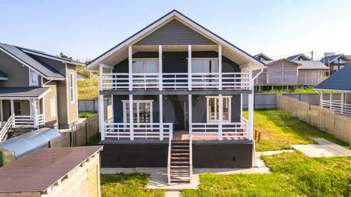 Коттедж 216 м² на участке 6 сот.