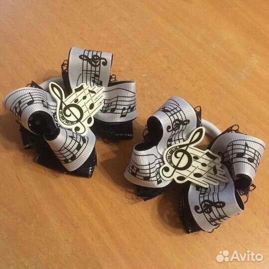 Школьные бантики с нотками