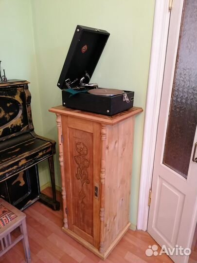 Тумбочка под патефон старинная