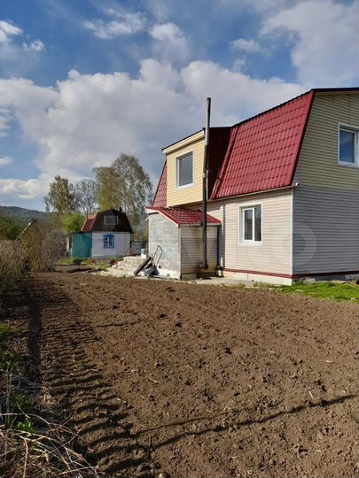 Дом 157 м² на участке 5 сот.