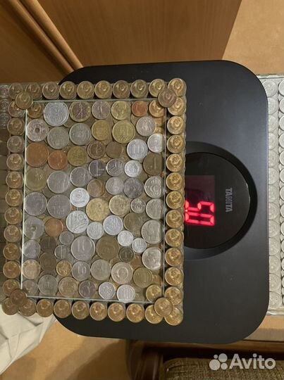 Книга из монет эпохи СССР в количестве около 69 ст