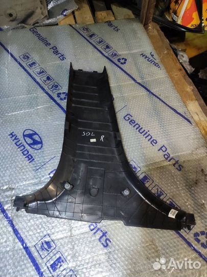 Накладка правая на стойку 87745-2к500 Kia Soul 1