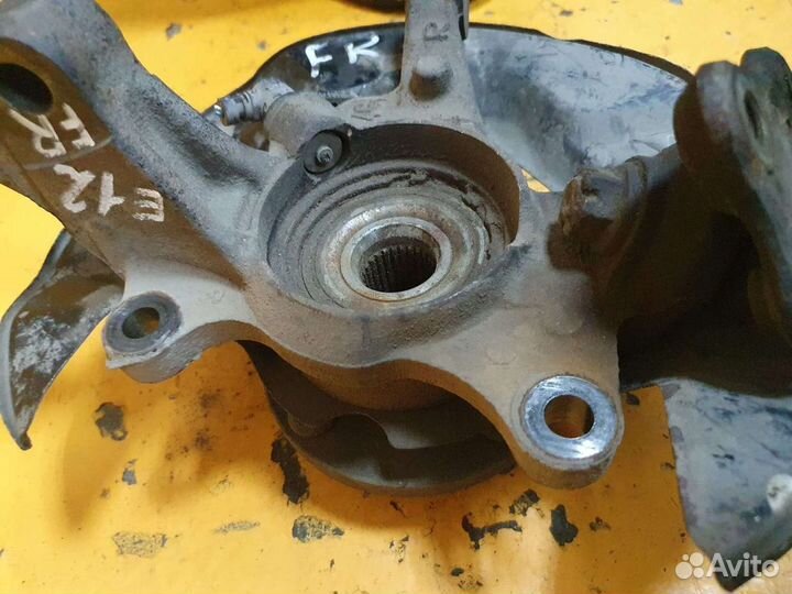 Кулак поворотный передний правый ступица Toyota E1