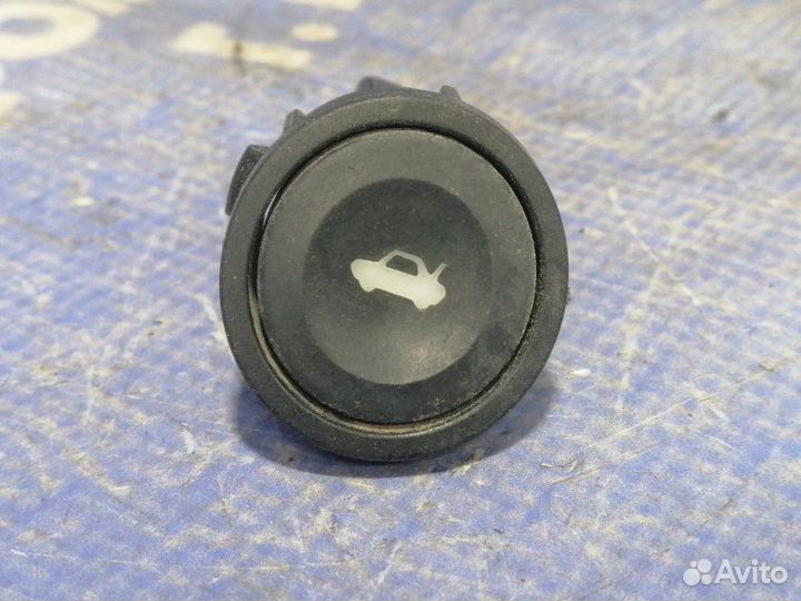 Кнопка открывания багажника Ford Fiesta 5 хэтчбек