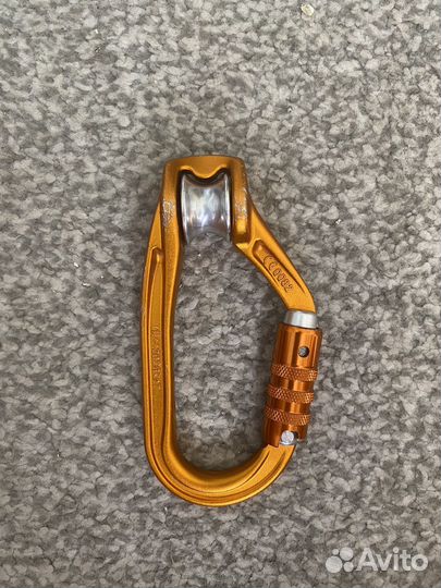 Карабин с роликом Petzl Rollclip Triact-Lock