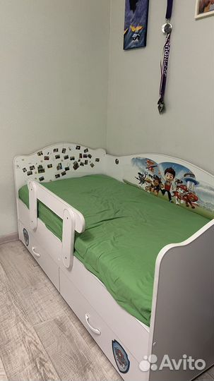 Детская кровать с матрасом и бортиком