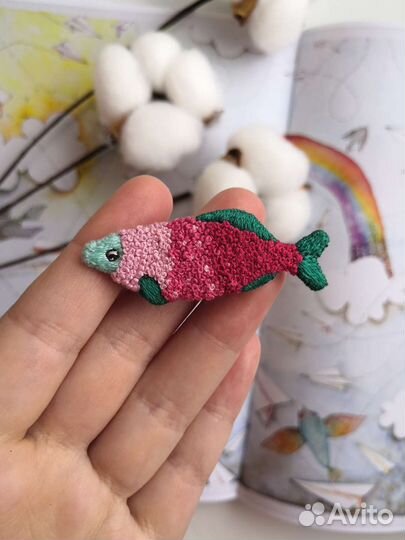 Броши-рыбки, ручная вышивка