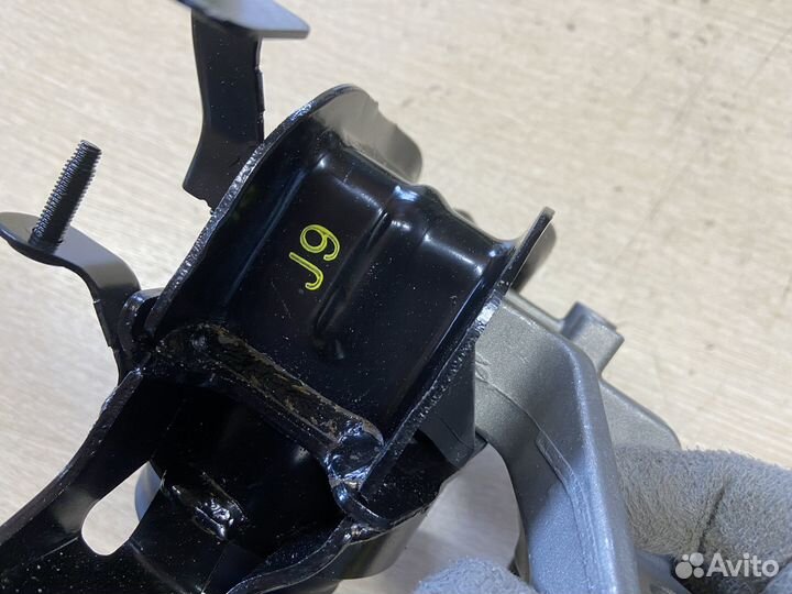 Опора двигателя правая Toyota Camry 75