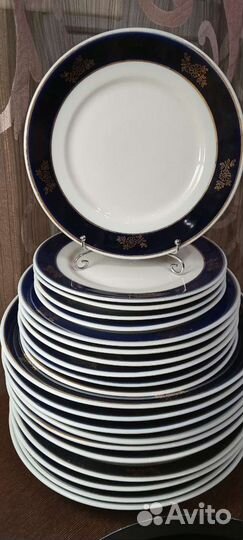 Набор антикварных тарелок