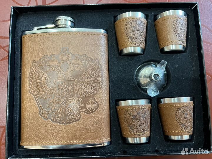 Набор фляга с рюмками