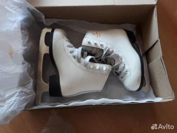 Продам коньки детские