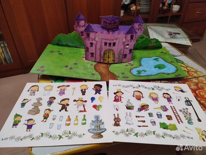 Модель замка + книга + фигурки (новое)