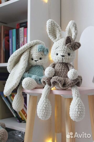 Плюшевая игрушка заяц вязаный