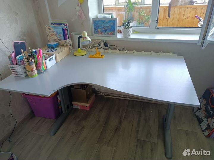 Угловой письменный стол