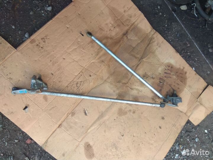 На Ниссан примера р10 трапеция стеклоочистителя