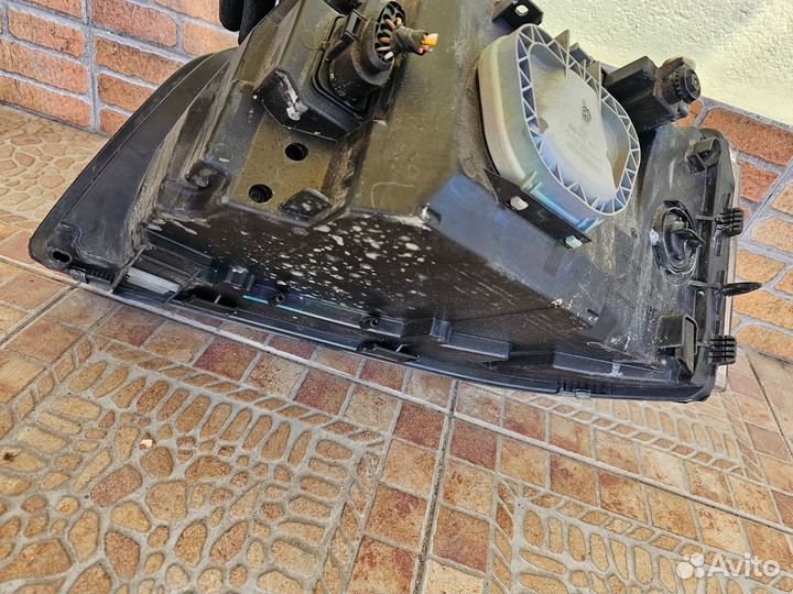 Фара Volkswagen Transporter T5