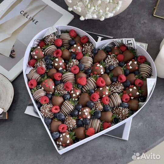 Клубника в шоколаде, десерты, подарок