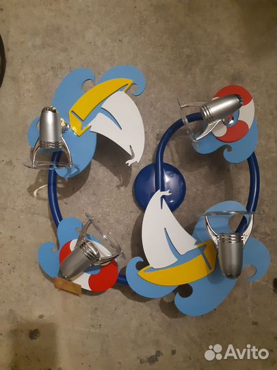 Люстра с корабликами и спасательными кругами