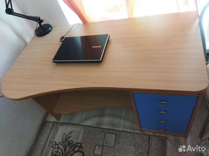 Учебный стол