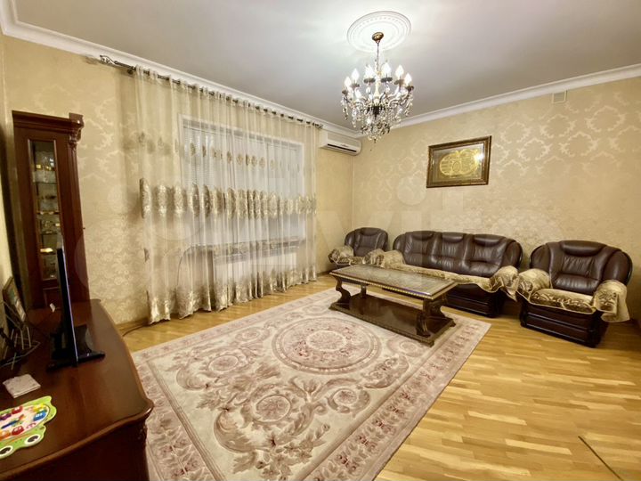 Дом 330 м² на участке 4,5 сот.