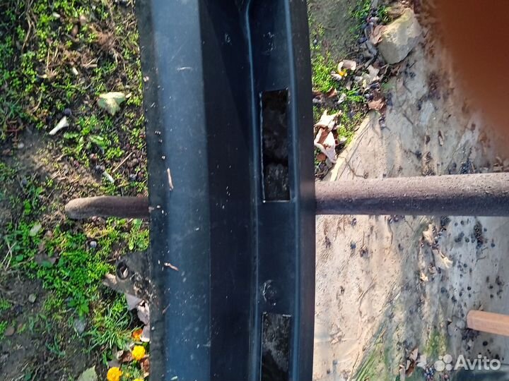 Продам бампер задний на ладу Гранта