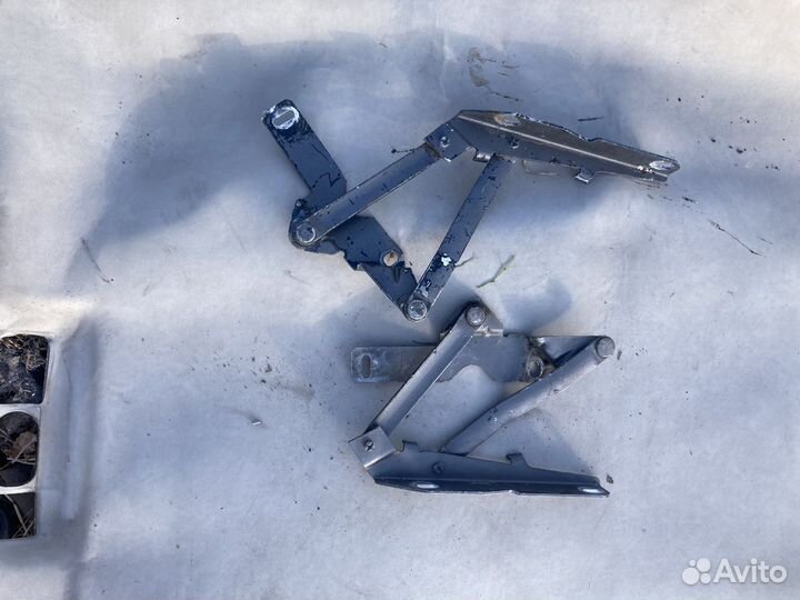 Крепления для капота Ауди 100 c3