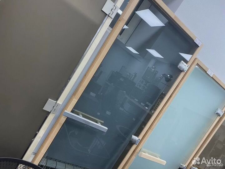 Стеклянная дверь в сауну