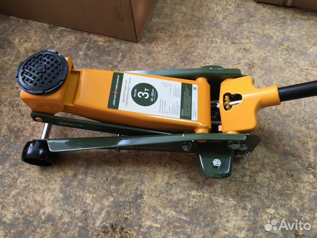 Домкрат подкатной гидравлический 3т