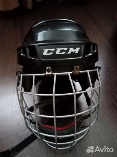 Хоккейный шлем