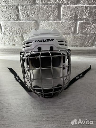 Хоккейный шлем