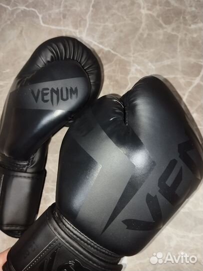 Боксерские перчатки Venum 12 oz