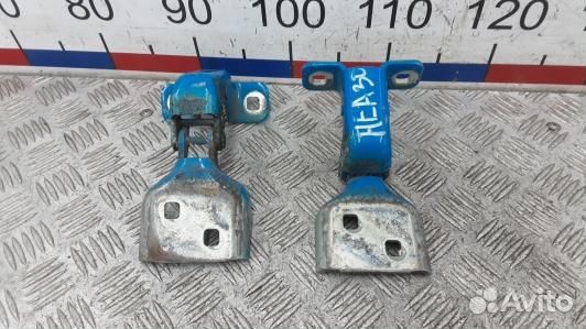 Петля передняя правая renault master 3 (HEA30R902)