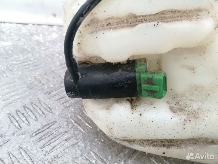 Бачок омывателя Peugeot Partner M49